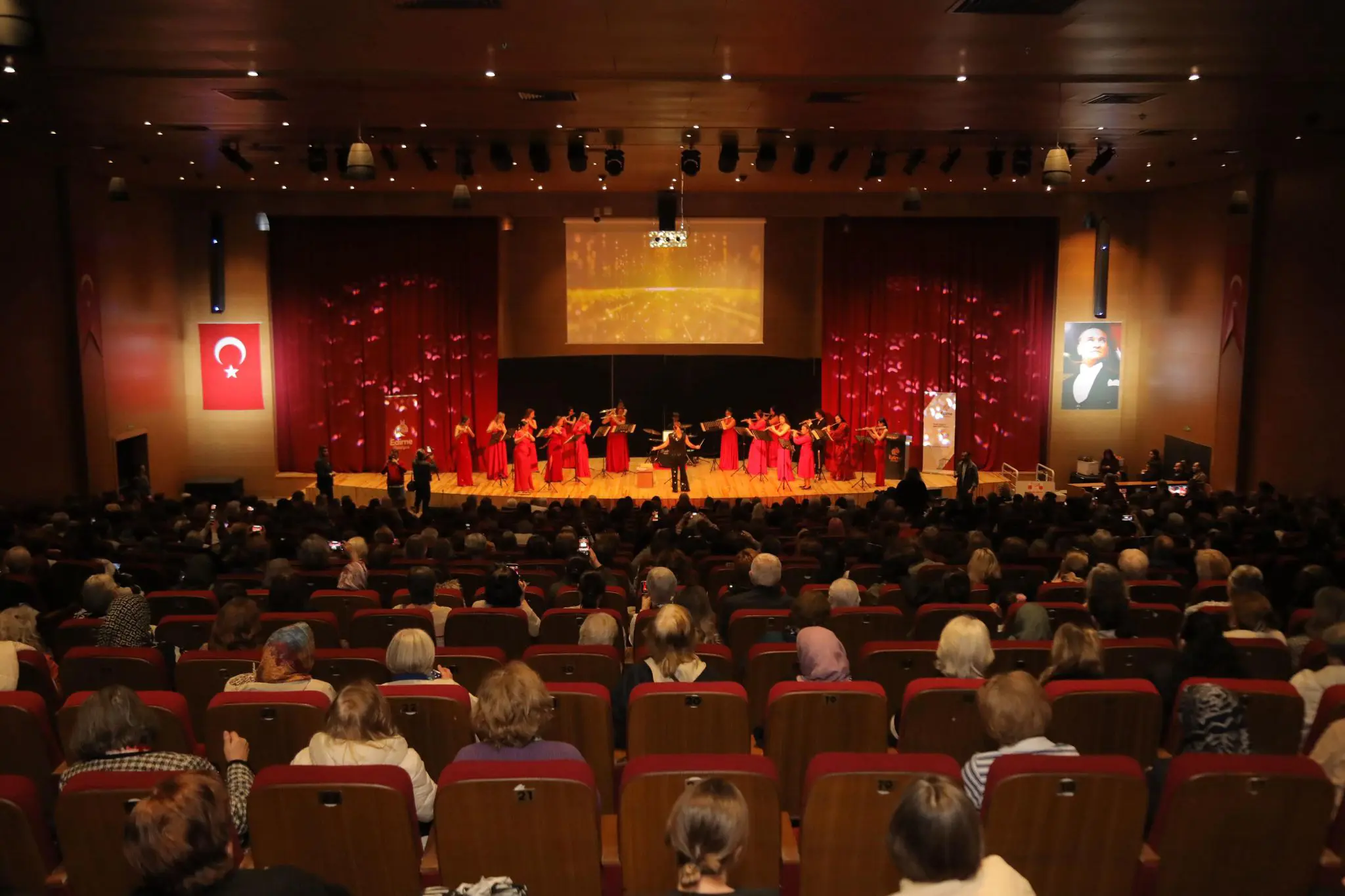 EDİRNE BELEDİYESİ YENİİMARET KADIN MERKEZİ KADINLAR GÜNÜ’NDE HİZMETE AÇILDI galeri görseli